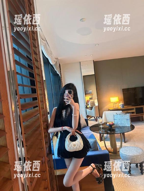秀人网 - 重温青春：黎苏苏女神写真壁纸让你瞬间回到校园