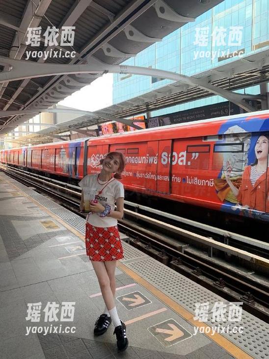 稚乖画册-生煎团团 稚乖画册 - 生煎团团泳池风景图集更新,带你沉浸在夏天的清凉世界!