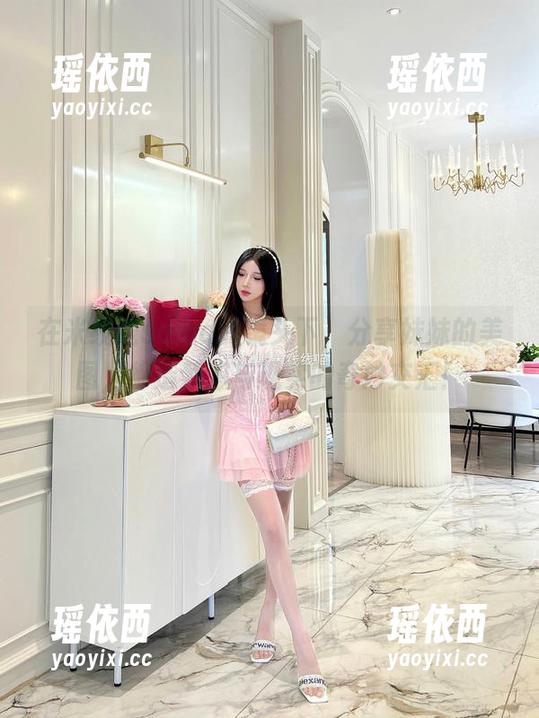 在米线线sama的镜头下，分享妹妹的美图，缔造梦想与现实的奇妙交汇！
