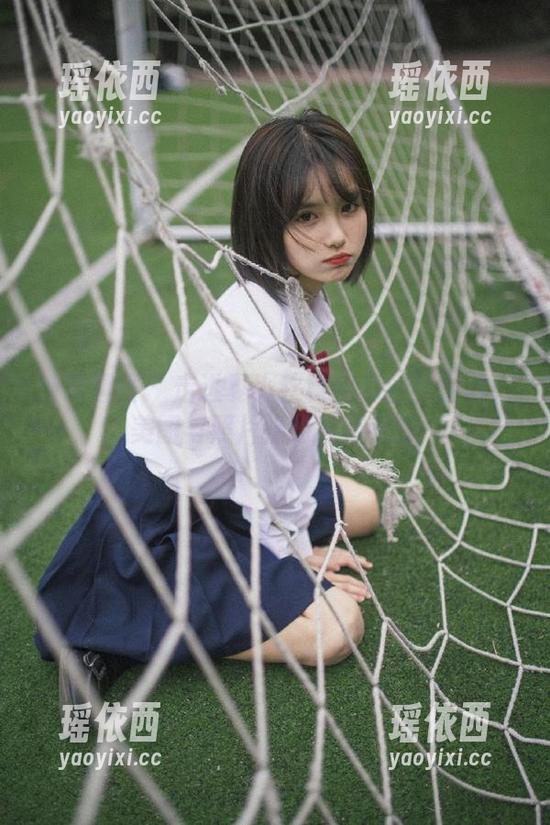 糖果画报 - 走进夏小秋秋秋的丝袜世界：美图与照片描绘独特美感