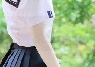紧急企划 – 一起走进小恩的校服福利图集，探索校园生活的纯真魅力！