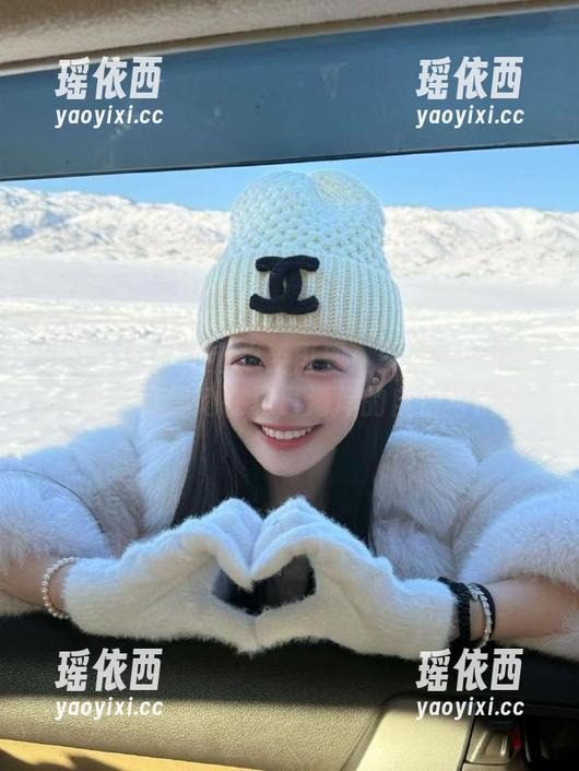 绮梦摄影-蔡蔡 绮梦摄影 - 王者之姿再现:蔡蔡泳装写真图集,尽显她在夏日海岸的自信与优雅