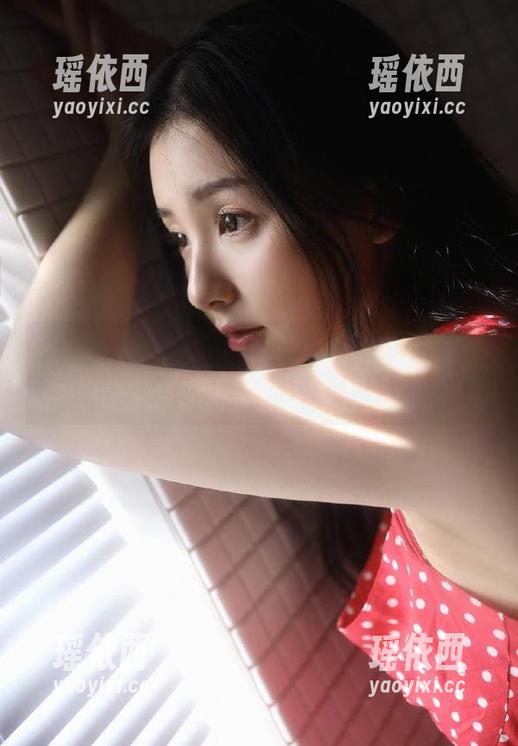 美媛馆 - Love陆瓷震撼登场，泳装作品闪耀，立即下载，感受潮流魅力！