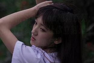 美媛馆 – 许诺Sabrina短裙系列：不可错过的优质图片资源，让你立刻爱上这个时尚单品！