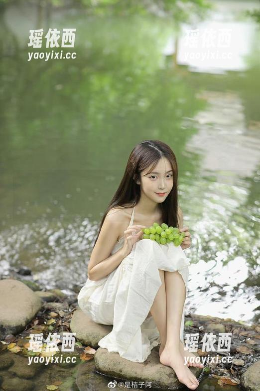 花漾show - 在Angela小热巴黑丝写真中，发现隐藏在图片背后的故事与情感