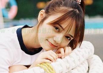 花漾show – 小海臀Rena魅力四射，棉袜写真合集下载，绝对让你目不转睛！