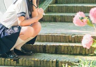 花漾show – 观看张思允Nice美足写真，我的自嘲心声：她的脚模仿起来，真是让我心虚啊！