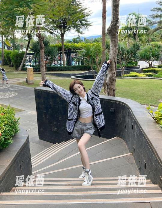 花漾show - 艾栗栗栗栗栗栗吖与高清温柔写真资源的完美邂逅，带你体验影像中的柔美与帖心