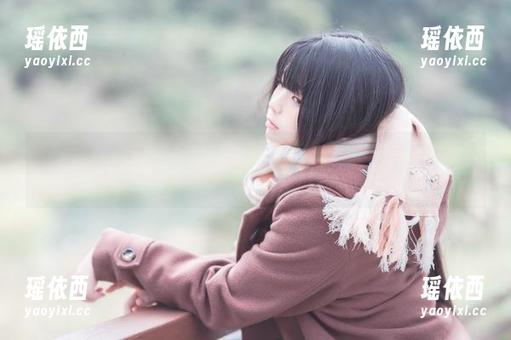 观看落落Raku于浴缸中展现的性感写真，挑战你对美的全新认知