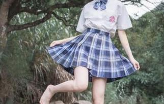 蜜桃社 – 观看伊琳的独特礼服图包，瞬间被她的魅力征服！