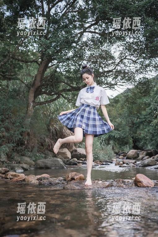 蜜桃社 - 观看伊琳的独特礼服图包，瞬间被她的魅力征服！