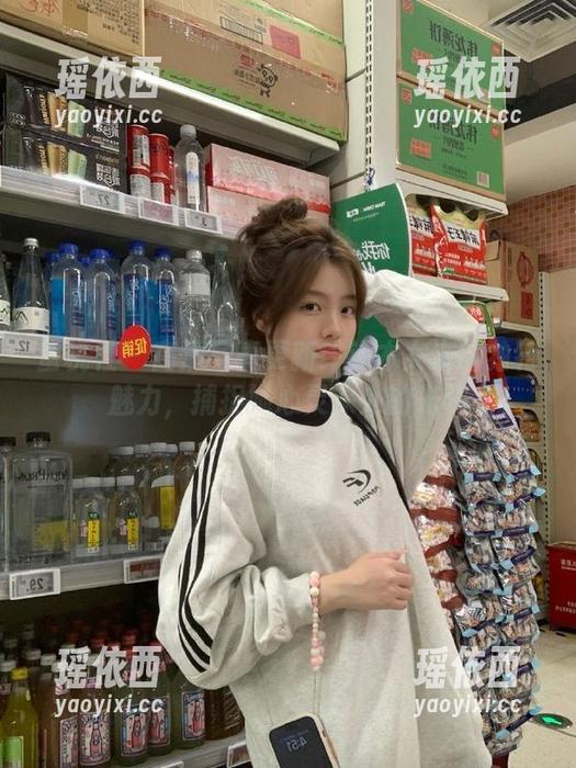 蜜桃社 - 高清写真更新：铃木女友的独特魅力，捕捉她心灵深处的光辉