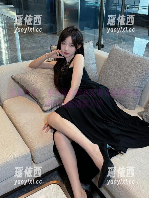 觅芙少女 - 看小研如何在定制体操服中诠释作品的搞笑人生