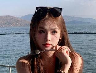 语画界 – 一起踏入Chery绯月樱女王的在线写真合集，感受每一个精彩瞬间的魅力！