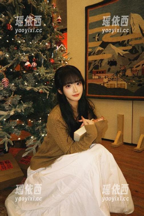 语画界 - 看Miko酱吖制服写真全集，原图展示她的各种搞笑姿势，笑成一团就靠你了！