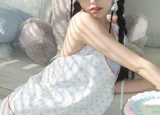 语画界 – 私拍写真之美：李丽莎的厨娘风格，展现生活中的小确幸