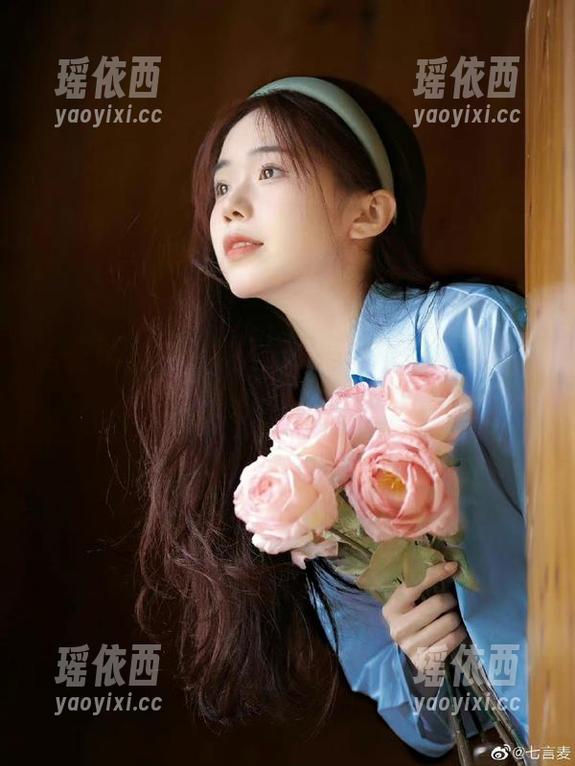 语画界 - 林星阑全新校服写真作品上线，快来看看她的校园风采