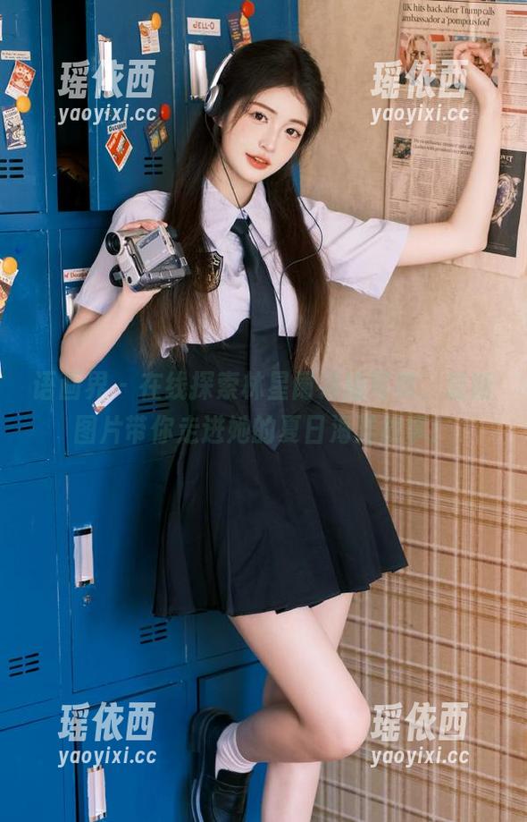 语画界 - 在线探索林星阑海边写真，最新图片带你走进她的夏日海洋故事！
