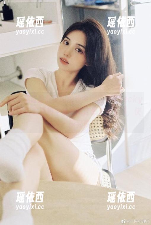 从未见过如此时尚的奶牛！贝贝琪Becky的塞西莉亚奶牛装在图库里火速下载，快来一探究竟！
