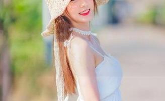 她的照片会让你心动，快来下载趴趴捣蛋陌写真集《刻晴》！