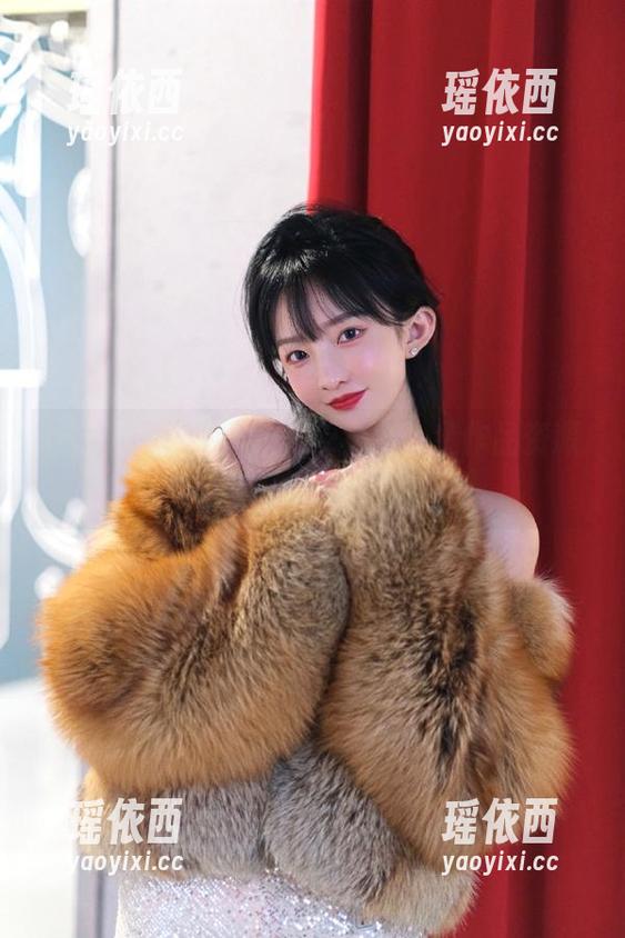 微密圈 - 最新轩子巨2兔女仆装作品资源，展现她独特的迷人风采