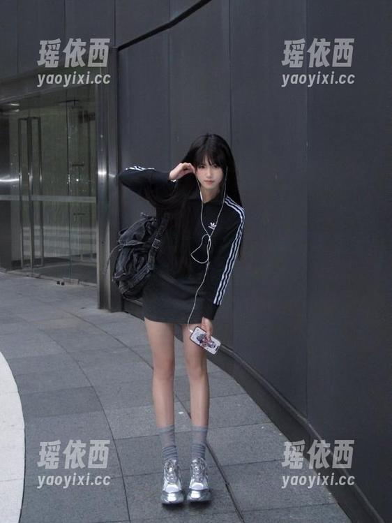 轰趴猫-陈雅漫 轰趴猫 - 跟随陈雅漫的步伐,探索黑色全套写真图集的无限可能