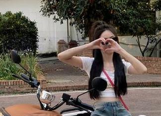 金鱼yui最新写真震撼上线：幽灵姬以搞笑造型掀起水下狂潮！