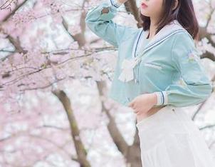 追逐时尚潮流，雯粥粥i写真大更新，女仆内衣示范甜美新风尚！