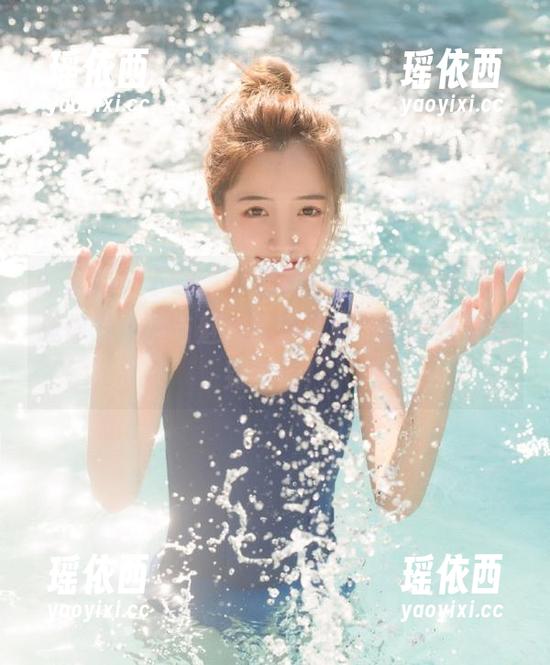 青豆客 - 下载“可蕊娜的眼镜”作品，挑战你对个性与魅力的新认知，或许还能找到笑点！