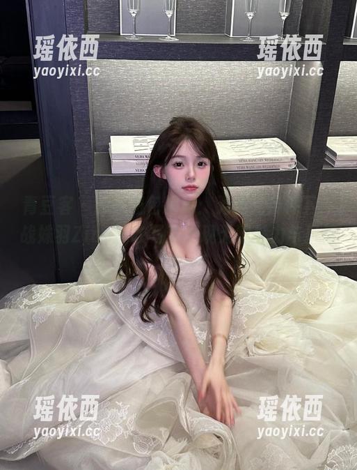 青豆客 - 独家图包揭秘：无圣光条件下，战姝羽Zina泳衣写真展现无限魅力与风情！