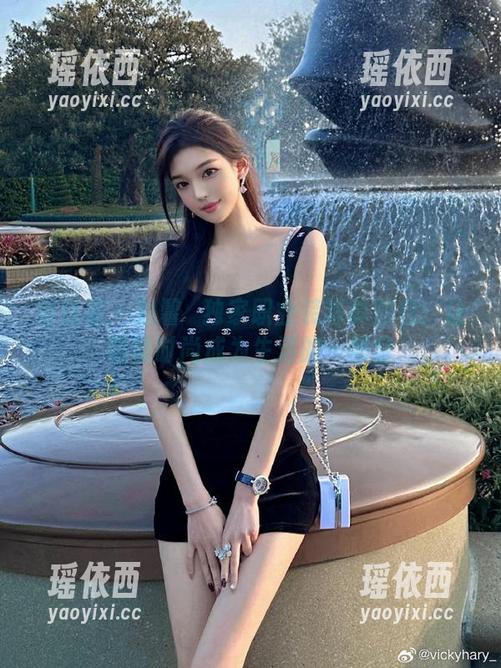 青豆客 - 赵馨玥独家职业装写真图包：让职场时尚成为生活的一部分