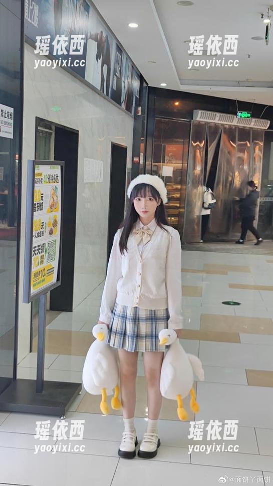面饼仙儿红色JK写真大赏，精彩原图与图包精彩上线！