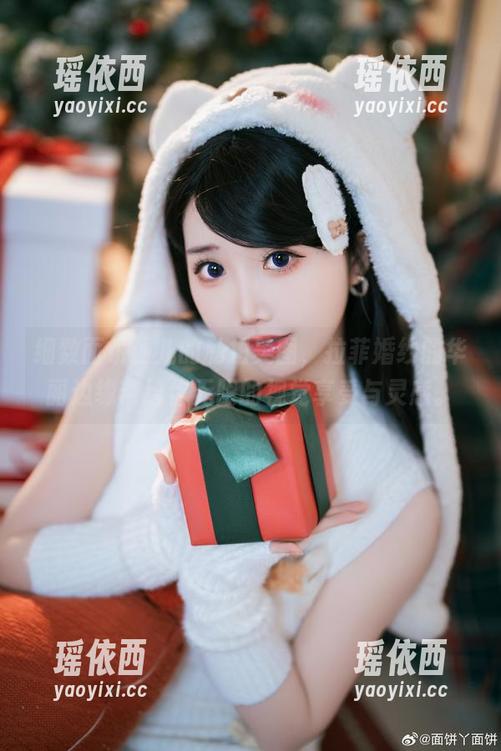 面饼仙儿 细数面饼仙儿的私拍美图,拉菲婚纱的华丽边缘带给你无限的视觉享受与灵感。
