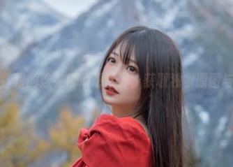 走进香草喵露露的连衣裙幻想世界，获取独家原图与精彩图包！