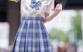 跟随香草喵露露的步伐，欣赏无圣光JK写真中的动人瞬间