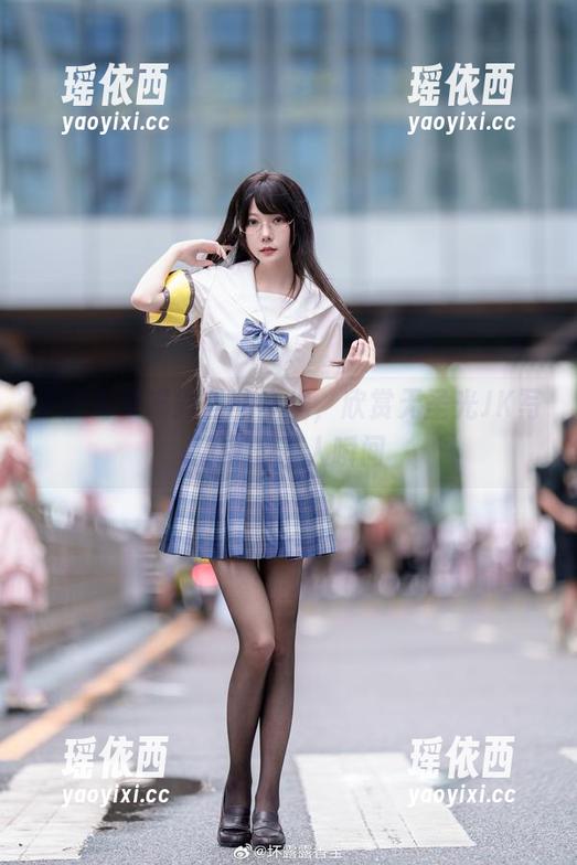 跟随香草喵露露的步伐，欣赏无圣光JK写真中的动人瞬间