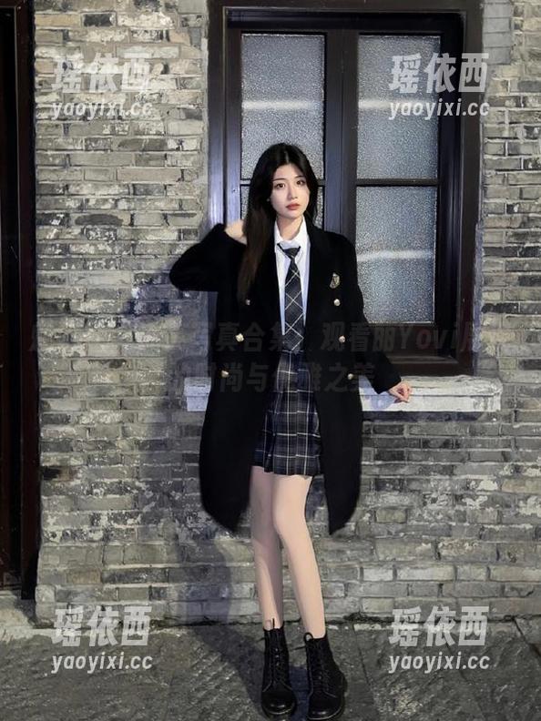 魅妍社 - 油亮写真合集：观看丽Yovi展现的时尚与优雅之美