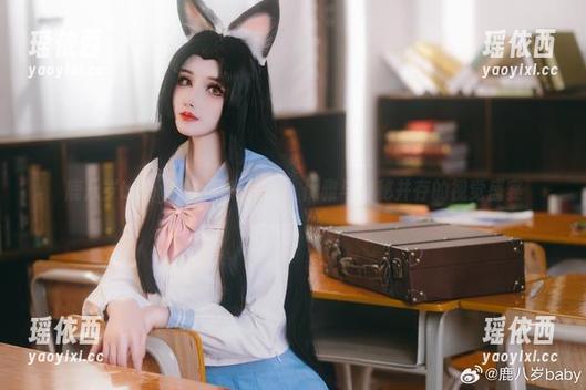 鹿八岁baby黑色写真作品：优雅与神秘并存的视觉盛宴