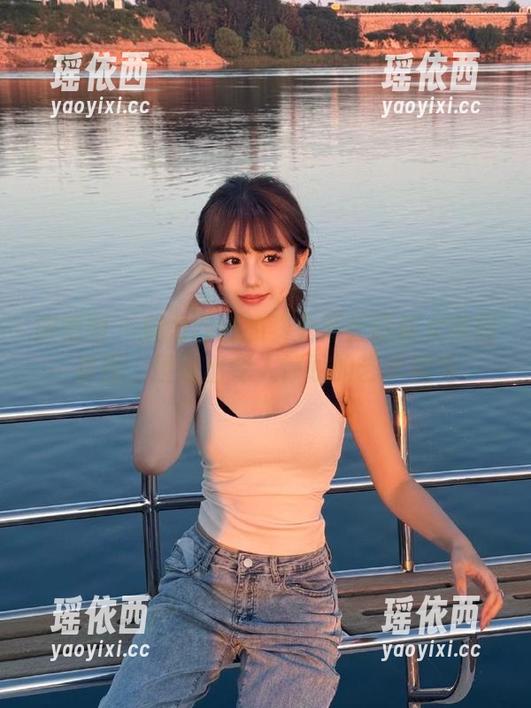 微密圈 - 魅力四射的黎允熙长腿修女美图套图，展现出令人惊叹的艺术视角