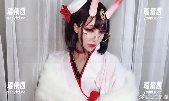 黑白御猫 让爱与欢乐洋溢:分享黑白御猫的《赤の森-MerryChristmas》系列精美图片,感受节日温暖!