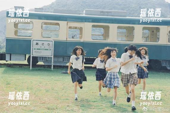 微密圈 - 职场新视角：黑饱宝办公室图包，精选作品与日常的碰撞！